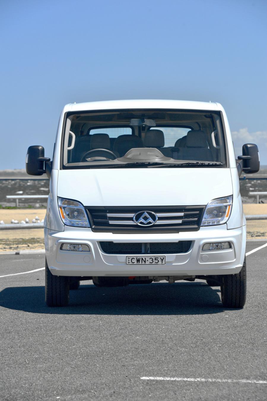  LDV V80 11 Seat Bus 2013 года  (фото 6 из 24)